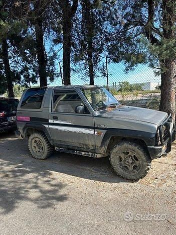 Marrone Usata 2000 Daihatsu Feroza SUV | 1800 € - Immagine 1/4