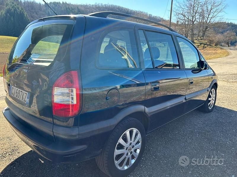 Usata Opel Zafira 97 CV (71 kW) 2003 Nero Monovolume