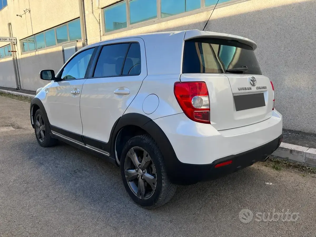 Usata Toyota Urban Cruiser Luxury 90 CV (66 kW) 2011 Bianco Utilitaria