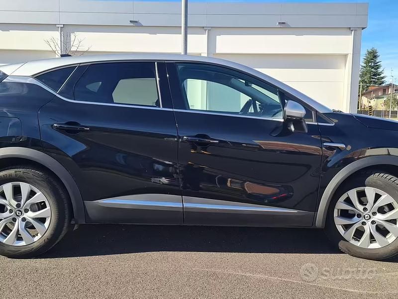 Usata Renault Captur Intens 100 CV (73 kW) 2022 Nero SUV