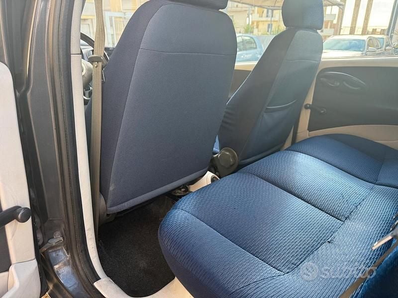 Usata Fiat Punto Dynamic 60 CV (44 kW) 2004 Nero Berlina