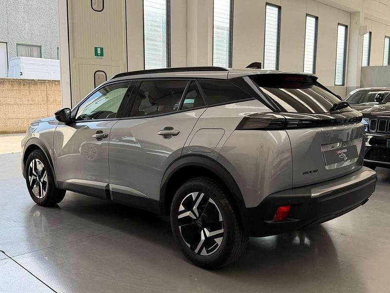 Usata Peugeot 2008 Allure 102 CV (75 kW) 2025 Argento SUV