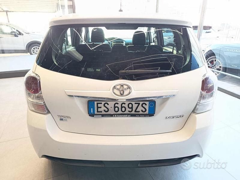 Usata Toyota Verso Active 132 CV (97 kW) 2013 Bianco Monovolume