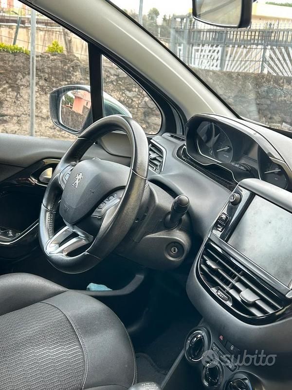 Usata Peugeot 208 82 CV (60 kW) 2017 Grigio Utilitaria