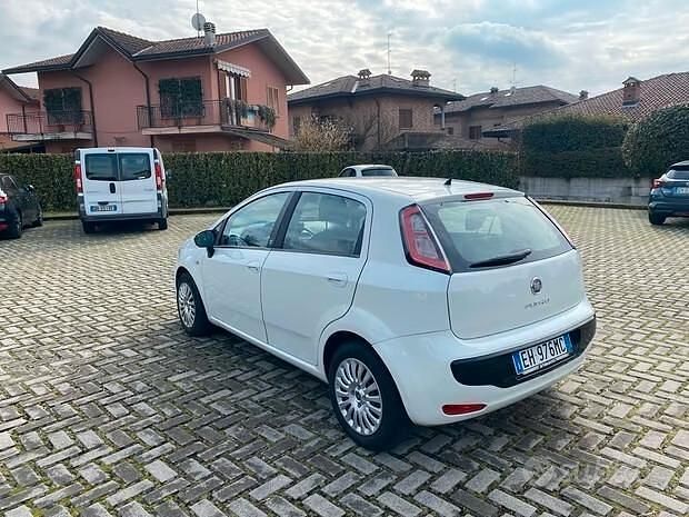 Usata Fiat Punto Evo Active 95 CV (69 kW) 2011 Bianco Utilitaria
