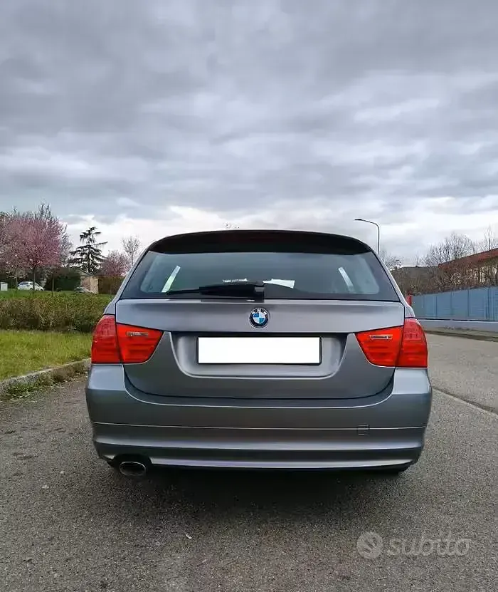 Usata BMW 318 Efficient Dynamics 143 CV (105 kW) 2010 Grigio Station wagon