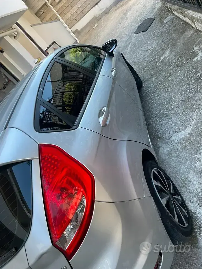 Usata Ford Fiesta 97 CV (71 kW) 2009 Grigio Berlina