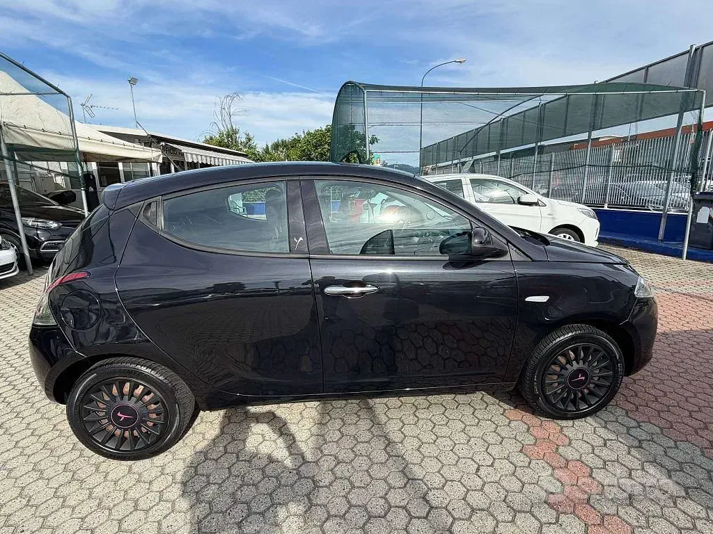 Usata Lancia Ypsilon Silver 69 CV (50 kW) 2013 Nero Utilitaria