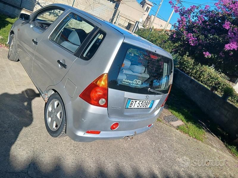 Usata Daihatsu YRV 87 CV (63 kW) 2001 Grigio Monovolume