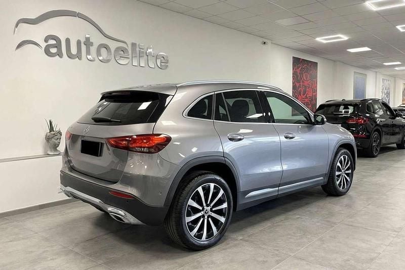 Usata Mercedes GLA180 116 CV (85 kW) 2021 Grigio SUV