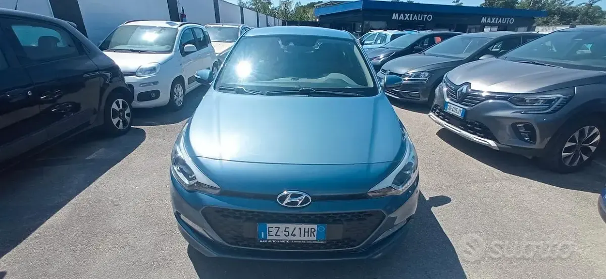 Usata Hyundai i20 75 CV (55 kW) 2015 Blu Berlina