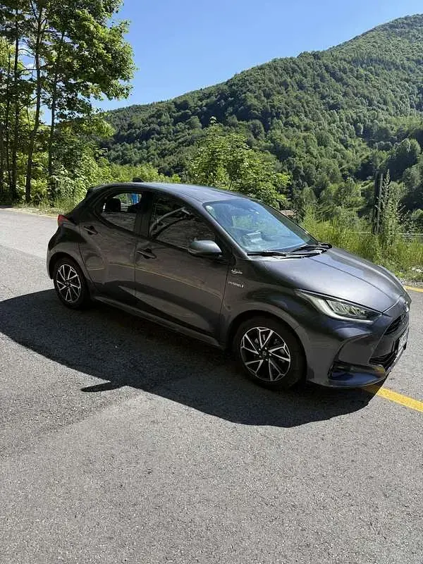 Usata Toyota Yaris Hybrid Trend 92 CV (67 kW) 2021 Berlina