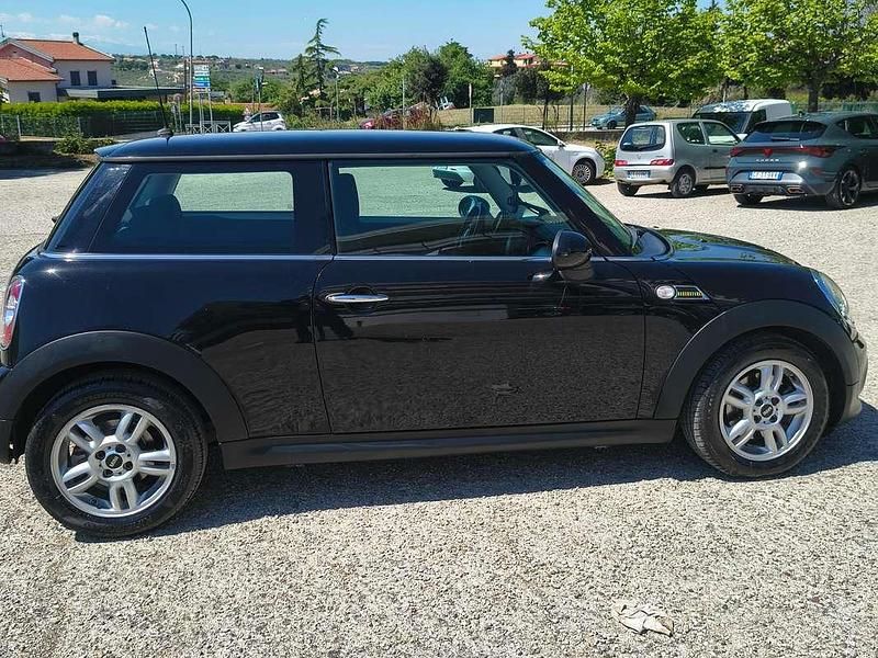 Usata Mini ONE 75 CV (55 kW) 2012 Nero Utilitaria