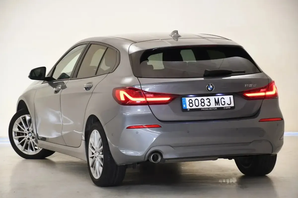 Usata BMW 116 116 CV (85 kW) 2023 Skyscraper gray met. Utilitaria