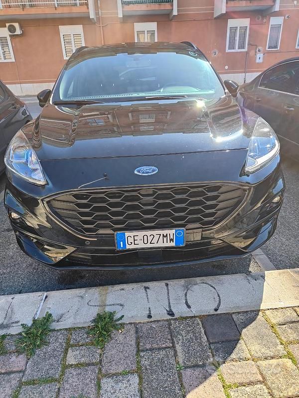 Usata Ford Kuga 120 CV (88 kW) 2021 Nero SUV
