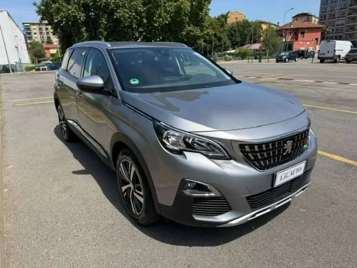 Usata Peugeot 5008 Allure 131 CV (96 kW) 2020 Argento SUV