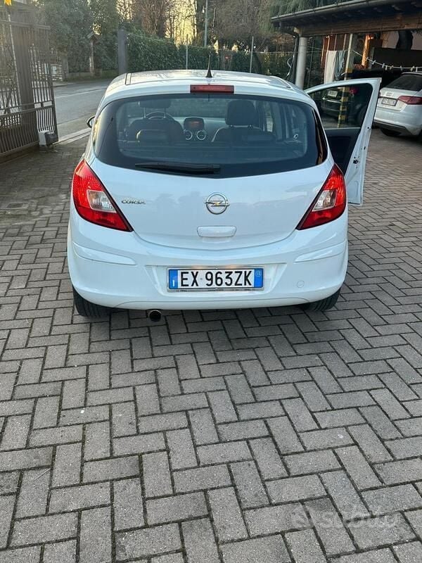 Usata Opel Corsa 85 CV (62 kW) 2015 Bianco Berlina