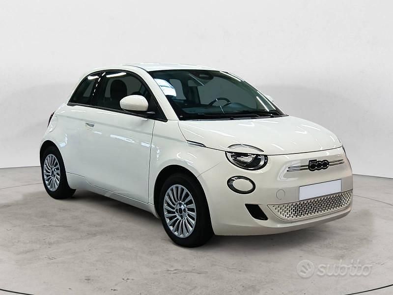 Usata Fiat 500e Action 69 kW (95 CV) 2022 Bianco Berlina