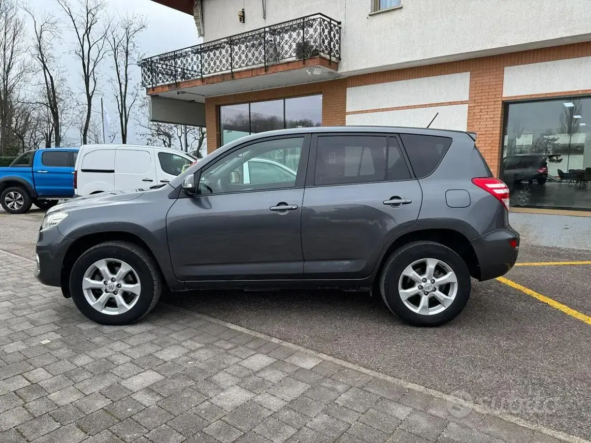 Usata Toyota RAV4 150 CV (110 kW) 2011 Grigio SUV
