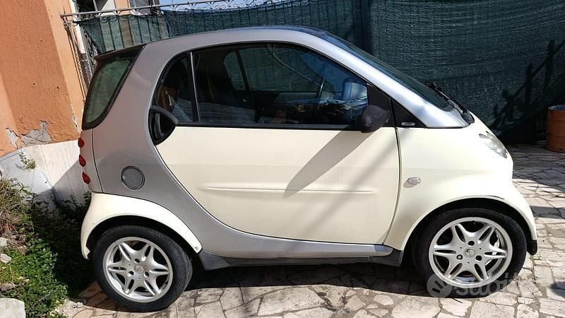 Usata Smart ForTwo Coupé 61 CV (44 kW) 2006 Giallo Coupé