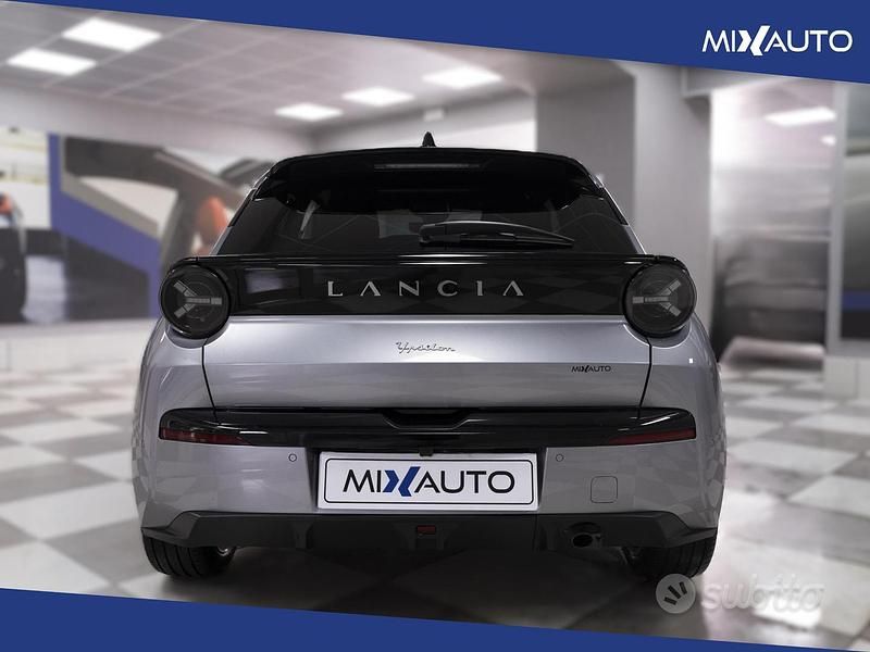 Usata Lancia Ypsilon 110 CV (80 kW) 2025 Grigio Utilitaria