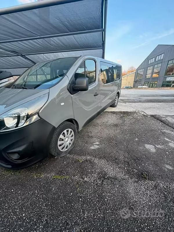 Usata Opel Vivaro 120 CV (88 kW) 2015 Grigio Monovolume