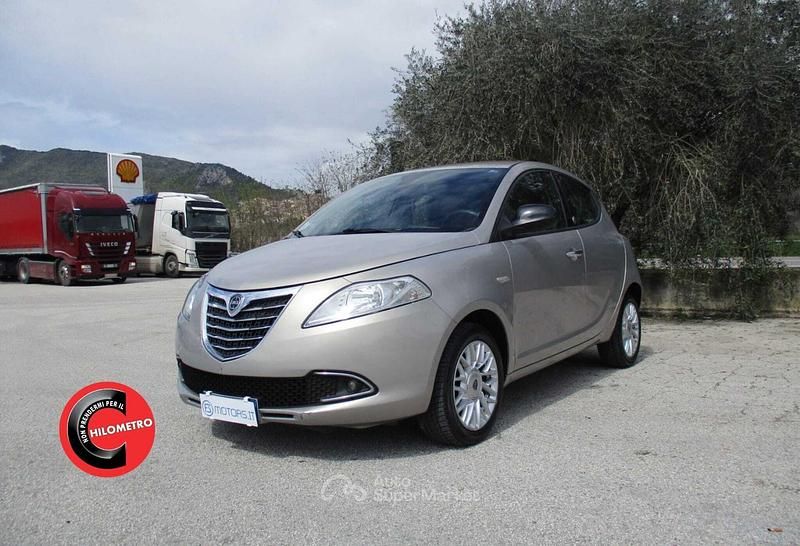Oro Usata 2014 Lancia Ypsilon Gold Due volumi | 7190 € (Buon prezzo) - Immagine 1/4