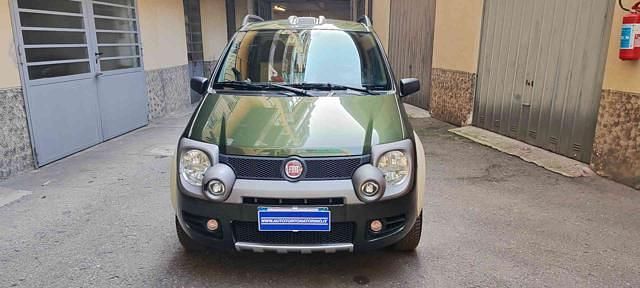 Usata Fiat Panda 4x4 Cross 70 CV (51 kW) 2009 Verde Utilitaria