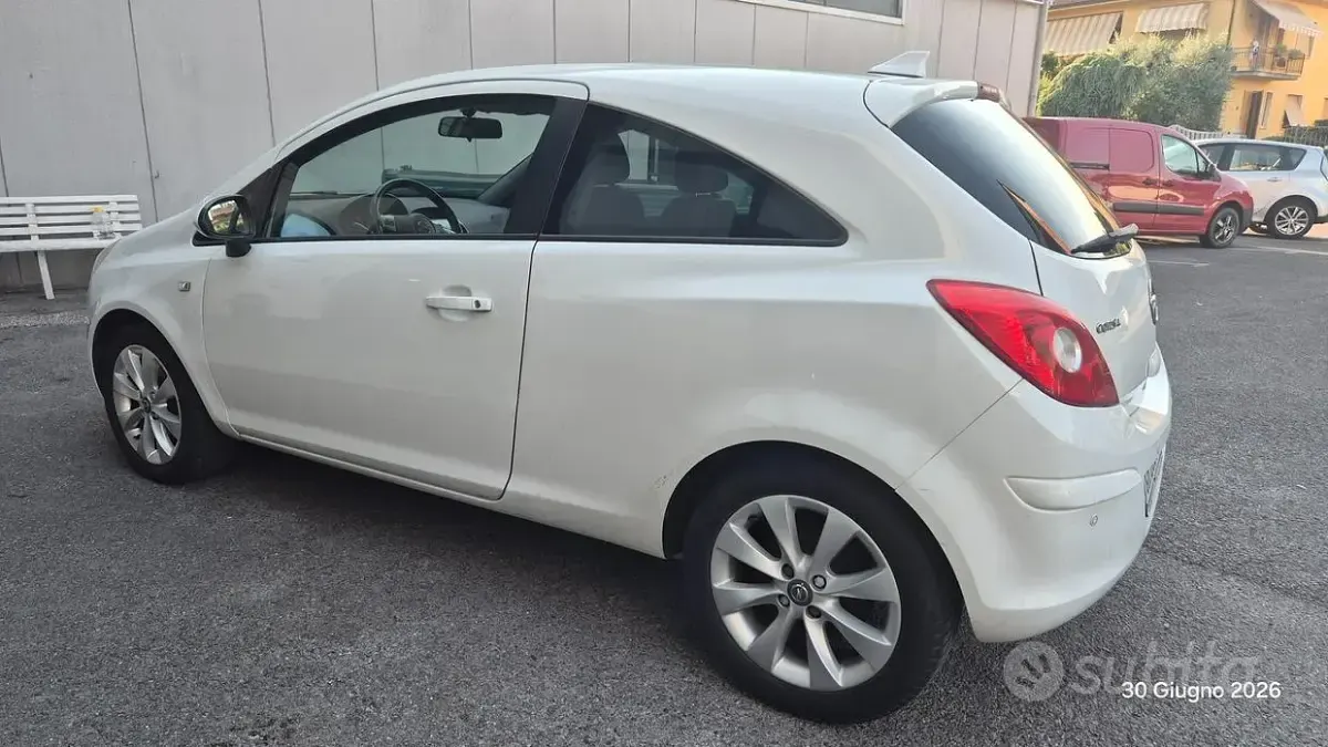 Usata Opel Corsa 75 CV (55 kW) 2012 Bianco Utilitaria