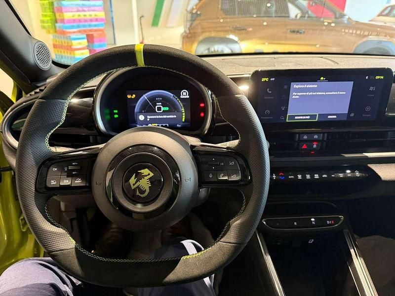 Nuova Abarth 600e Turismo 105 kW (143 CV) 2025 Verde SUV