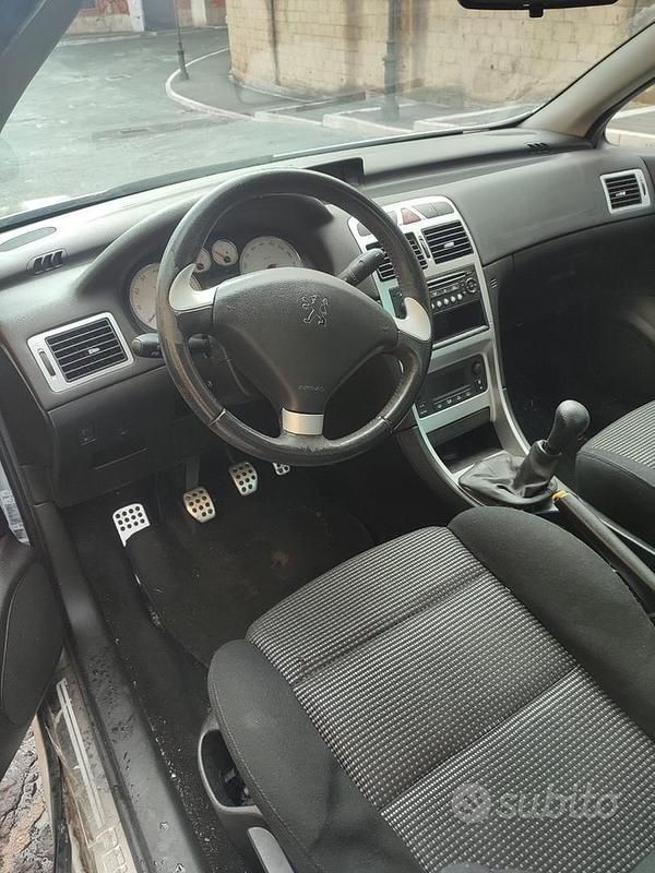 Usata Peugeot 307 CC 109 CV (80 kW) 2006 Cabrio