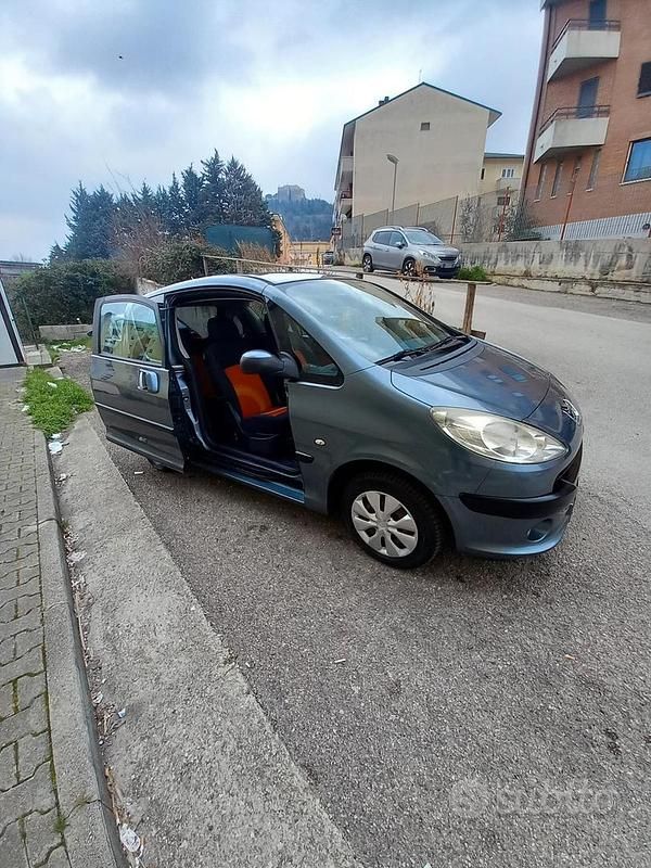 Usata Peugeot 1007 70 CV (51 kW) 2008 Grigio Monovolume