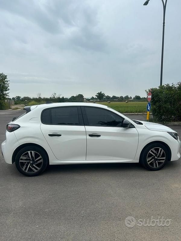 Usata Peugeot 208 102 CV (75 kW) 2022 Bianco Utilitaria