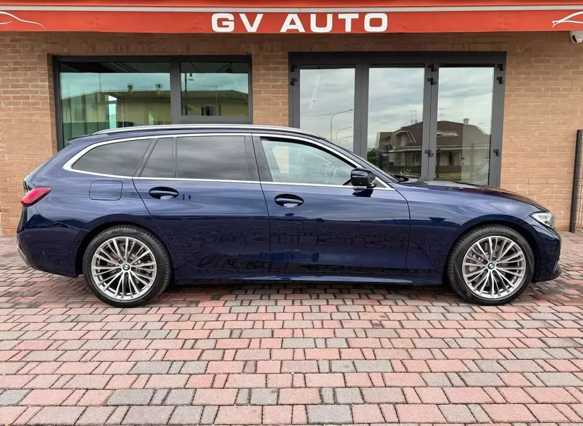 Usata BMW 330 Luxury Line 286 CV (210 kW) 2021 Blu/azzurro Station wagon