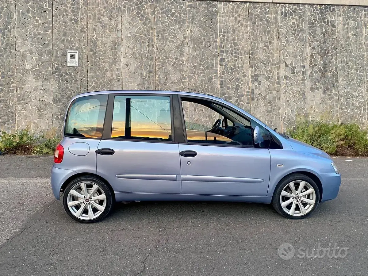 Usata Fiat Multipla 120 CV (88 kW) 2007 Bluazzurro Monovolume
