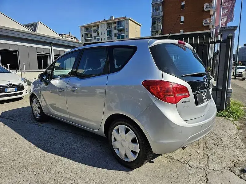 Usata Opel Meriva Cosmo 120 CV (88 kW) 2017 Grigio Monovolume