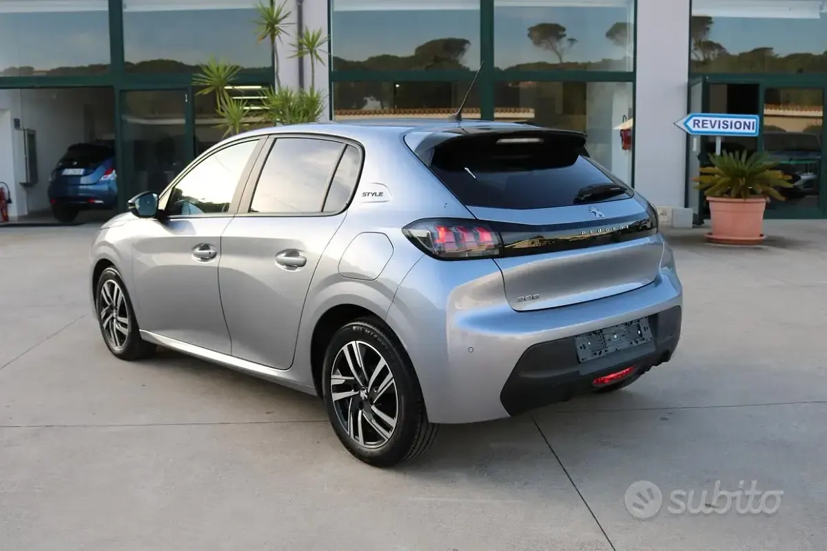 Usata Peugeot 208 Active 75 CV (55 kW) 2024 Grigio Utilitaria