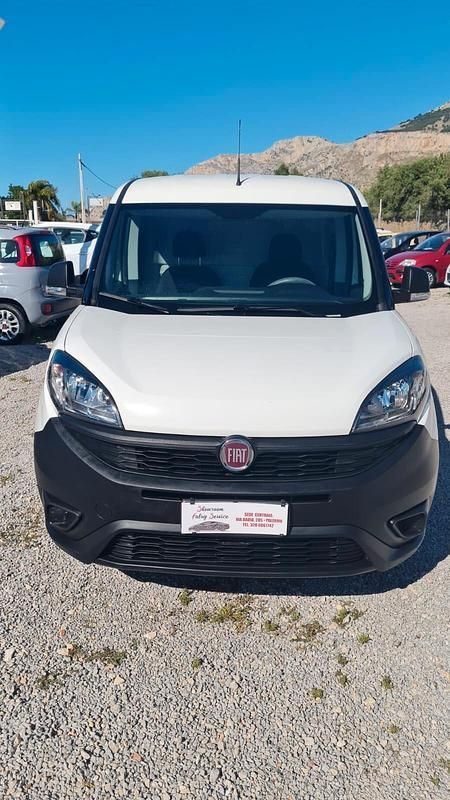 Usata Fiat Doblò Lounge 95 CV (69 kW) 2019 Bianco Monovolume