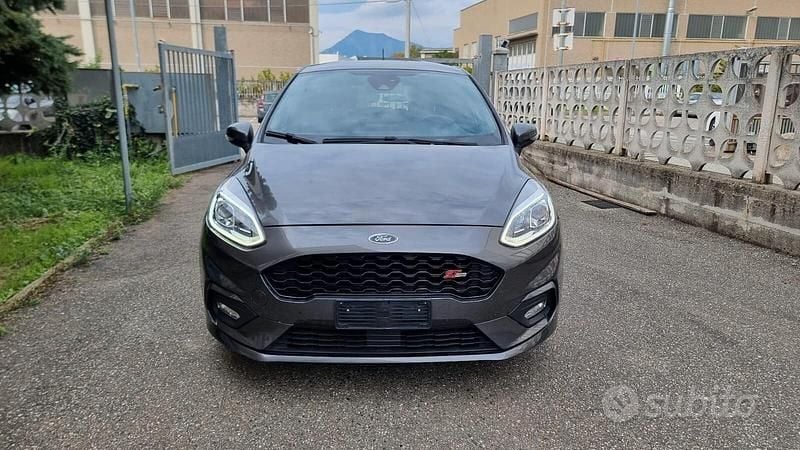 Usata Ford Fiesta ST-Line 86 CV (63 kW) 2018 Grigio Berlina
