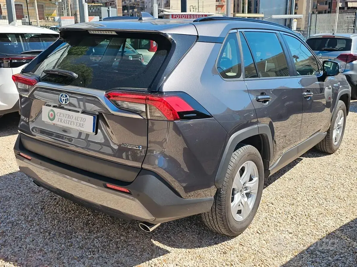 Usata Toyota RAV4 Hybrid Business Edition 218 CV (160 kW) 2022 Grigio SUV