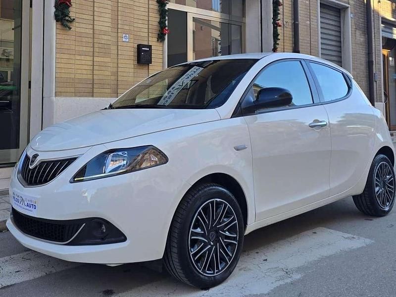 Bianco Usata 2022 Lancia Ypsilon Gold Due volumi | 11.490 € (Buon prezzo) - Immagine 1/4