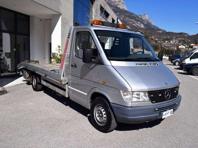 Argento Usata 2005 Mercedes Sprinter Furgone | 10.000 € (Cara) - Immagine 1/4