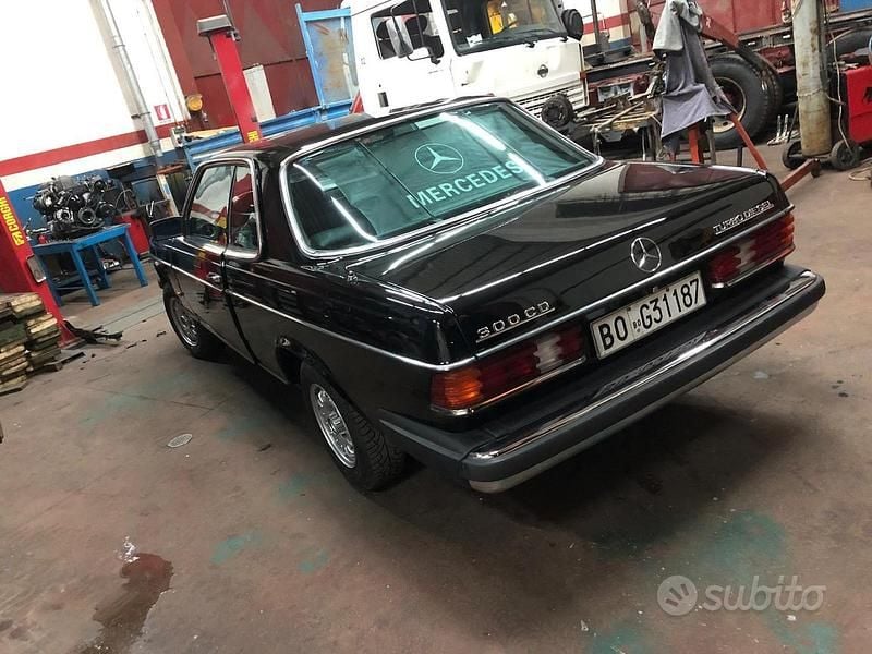 Usata Mercedes 300 125 CV (91 kW) 1981 Nero Coupé