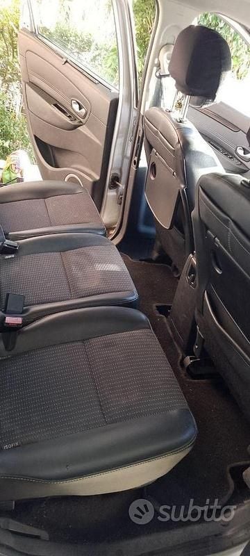 Usata Renault Scénic III 130 CV (95 kW) 2011 Grigio Monovolume