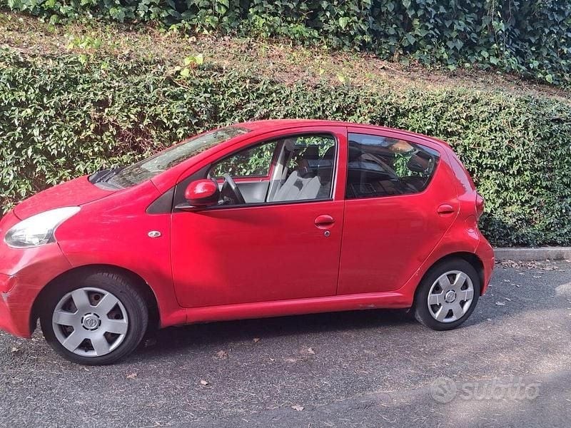 Usata Toyota Aygo 2006 Rosso Utilitaria