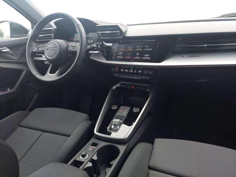Begagnad Audi A3 Sportback S-Line 150 HK (110 kW) 2024 Grå Halvkombi