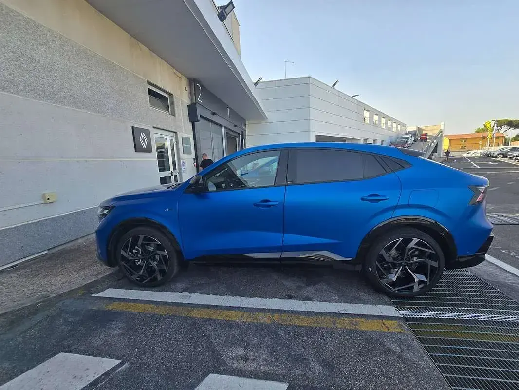 Usata Renault Rafale 300 CV (220 kW) 2024 Blu/azzurro SUV