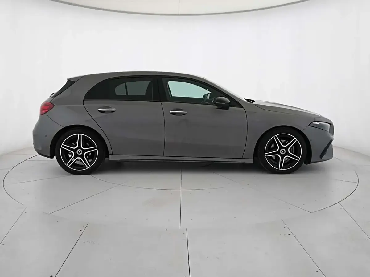 Usata Mercedes A180 AMG Line Premium 136 CV (100 kW) 2023 Grigio scuro Berlina