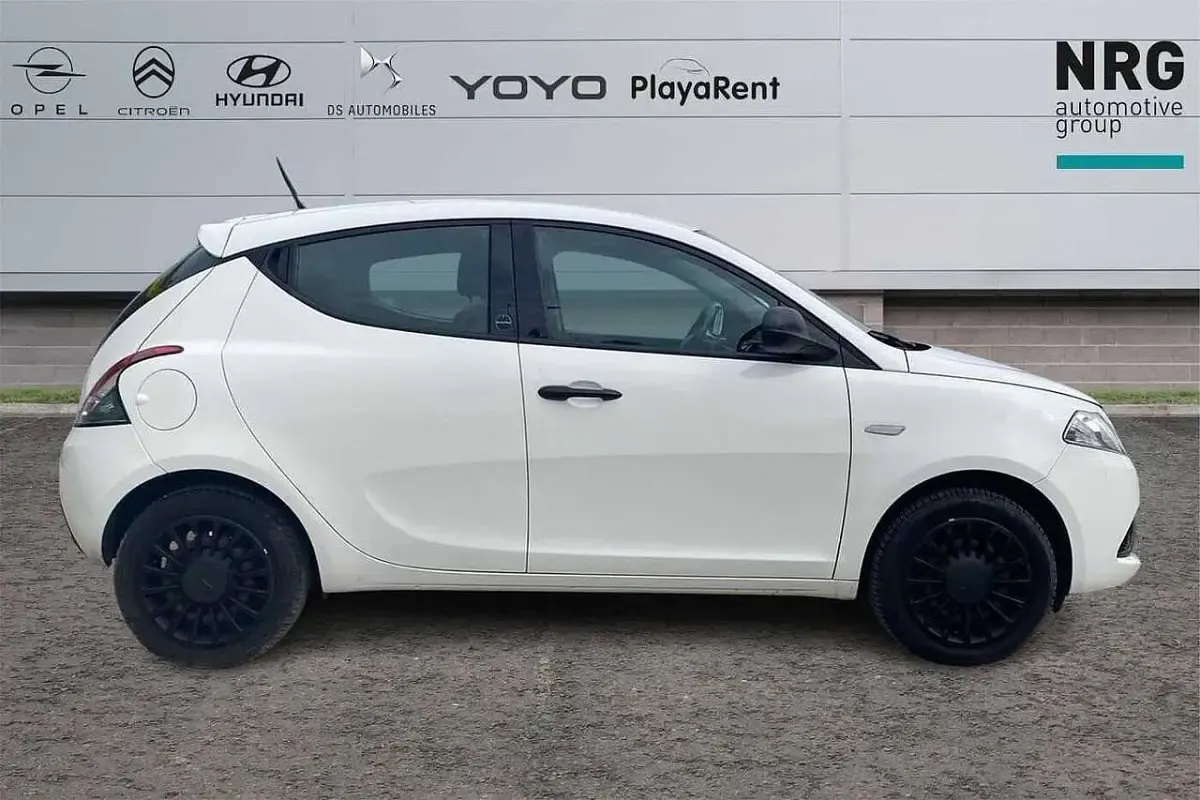 Usata Lancia Ypsilon Silver 69 CV (50 kW) 2021 Bianco Utilitaria
