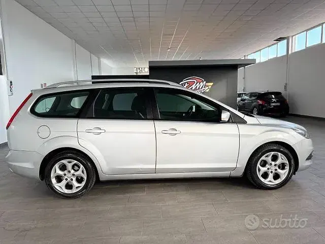 Usata Ford Focus 90 CV (66 kW) 2010 Grigio Station wagon